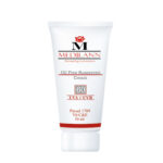 کرم ضد آفتاب رنگی SPF۶۰ مدیلن فاقد چربی و غیر کومدون زا است و مناسب برای پوست های چرب و معمولی می باشد. این کرم مانع از ایجاد چروک در پوست می شود.