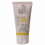 کرم ضد آفتاب بی رنگ فاقد چربی دلانو SPF50